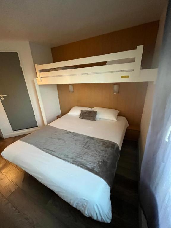 Brit Hotel Essentiel Pau Лескар Экстерьер фото