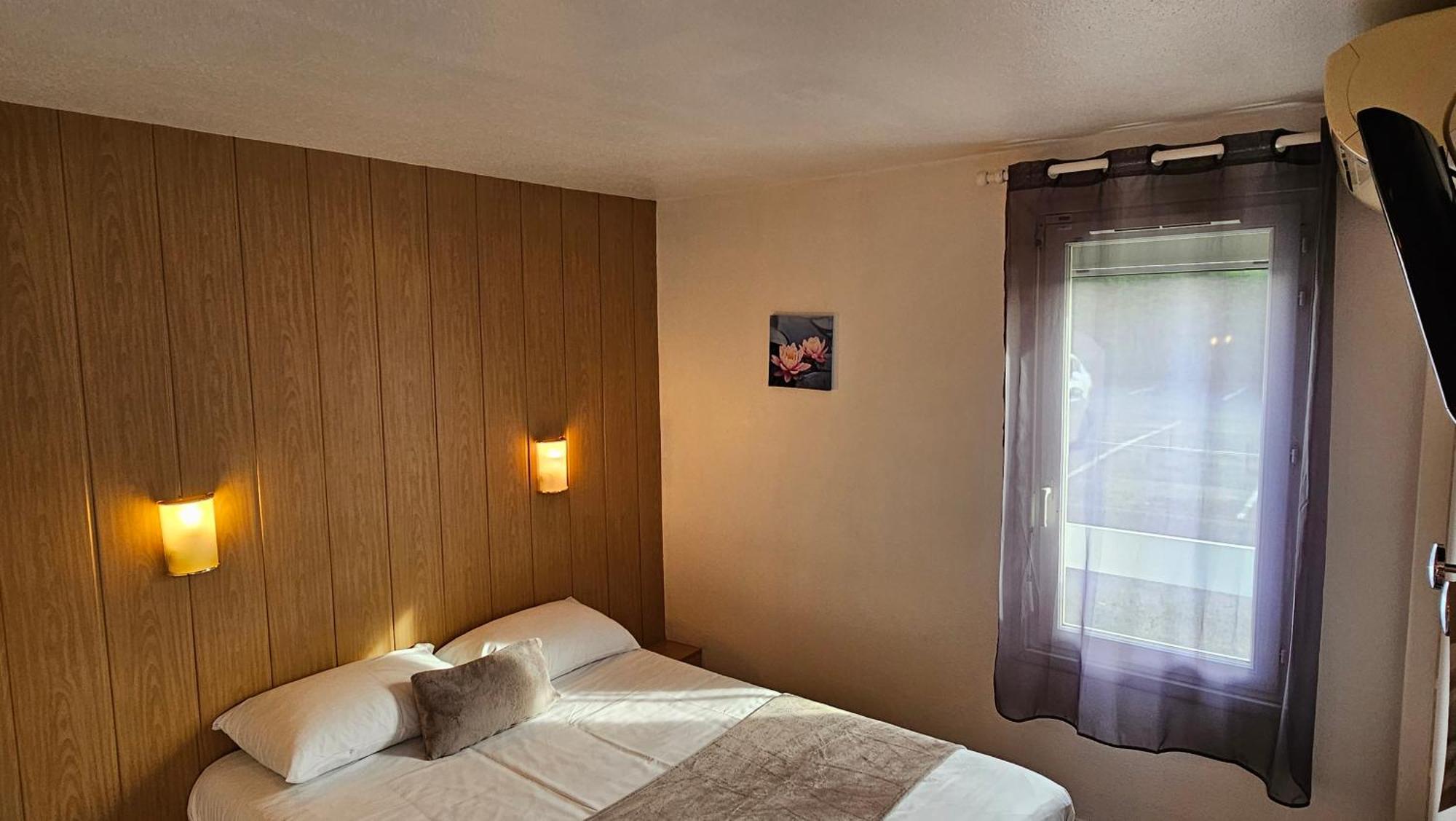 Brit Hotel Essentiel Pau Лескар Экстерьер фото