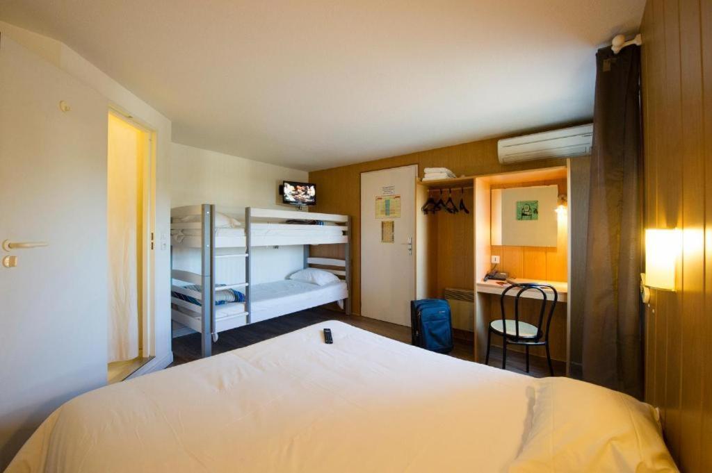 Brit Hotel Essentiel Pau Лескар Экстерьер фото