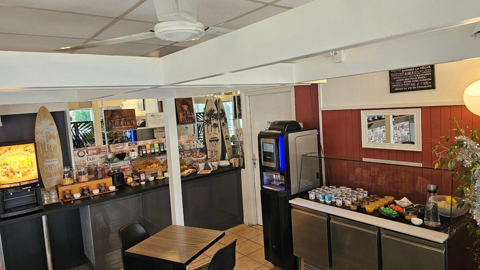 Brit Hotel Essentiel Pau Лескар Экстерьер фото