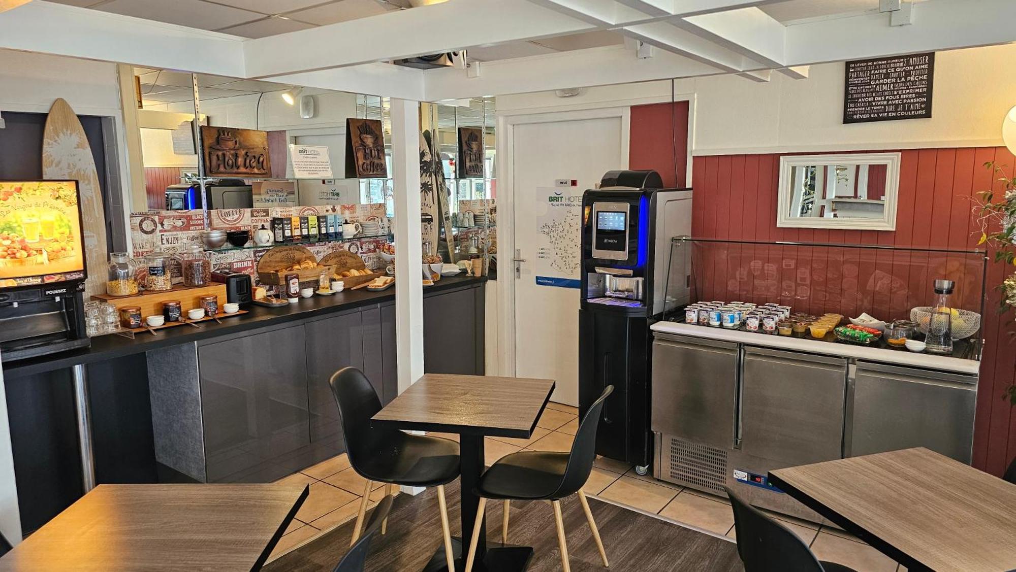 Brit Hotel Essentiel Pau Лескар Экстерьер фото