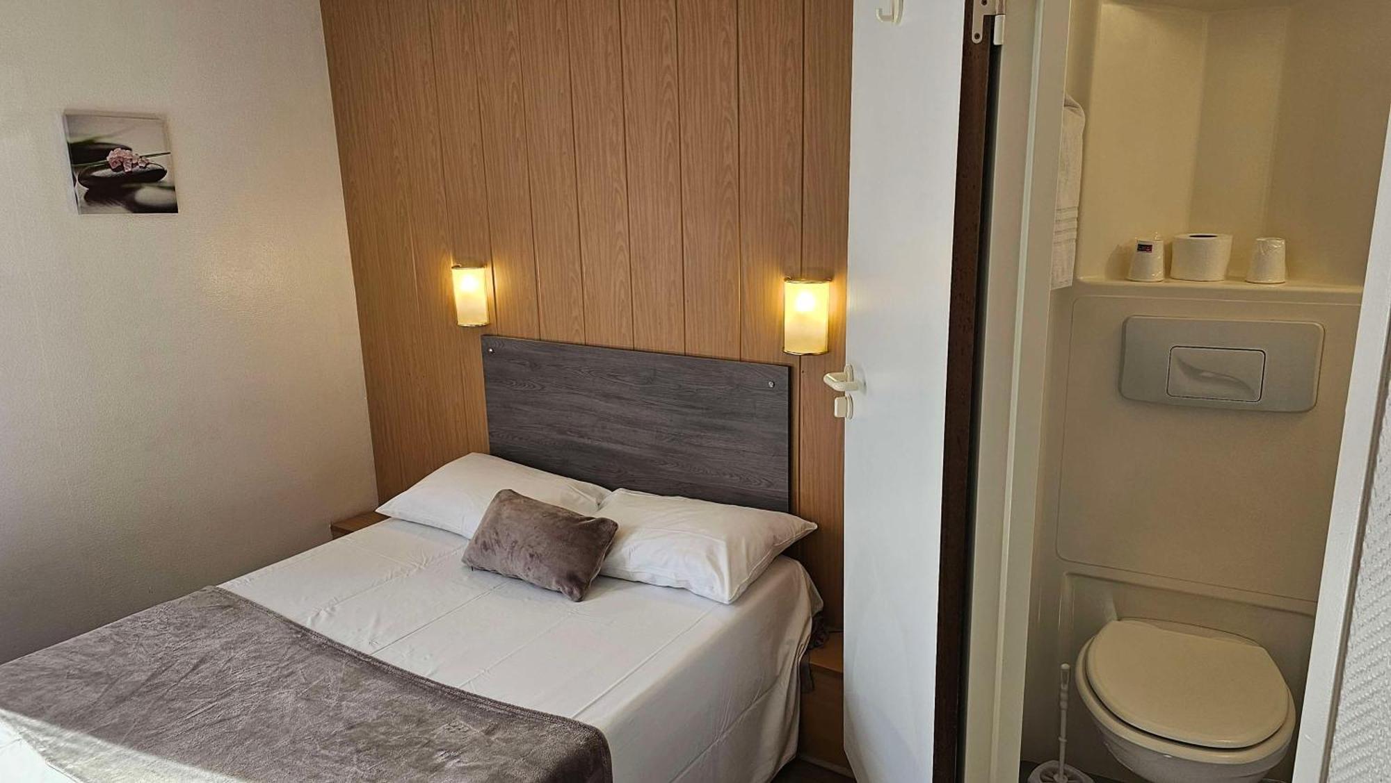 Brit Hotel Essentiel Pau Лескар Экстерьер фото