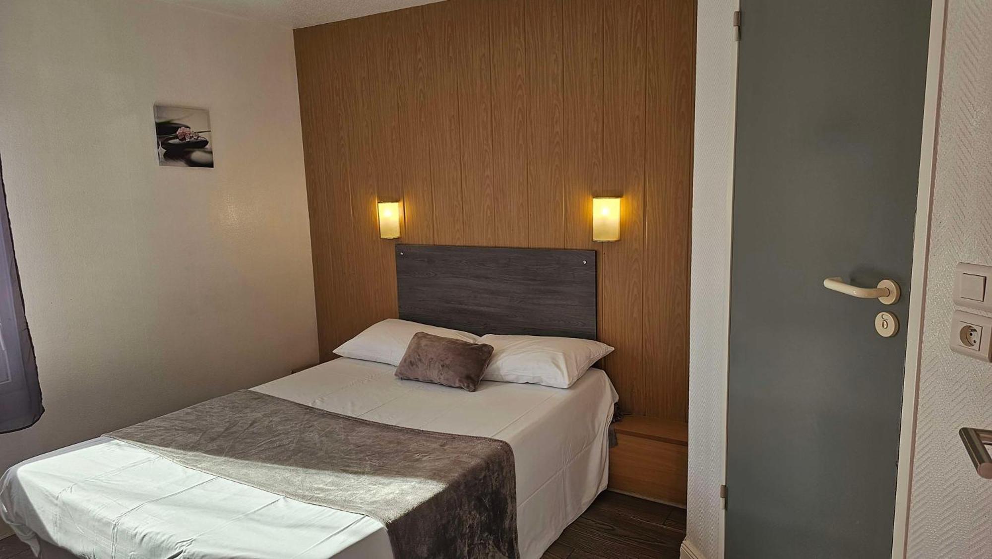 Brit Hotel Essentiel Pau Лескар Экстерьер фото