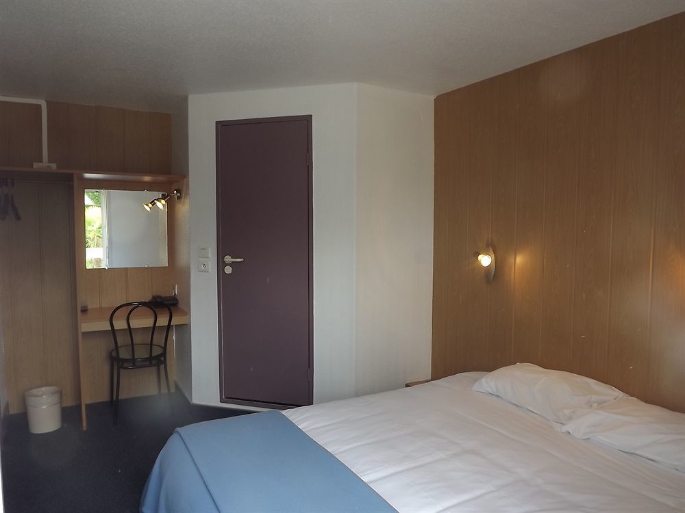 Brit Hotel Essentiel Pau Лескар Экстерьер фото