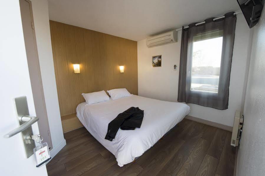 Brit Hotel Essentiel Pau Лескар Экстерьер фото